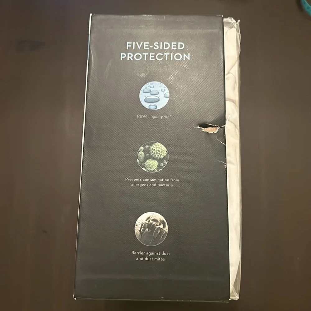 Malo Sleep Tite Five-Sided Smooth Mattress Protector - White